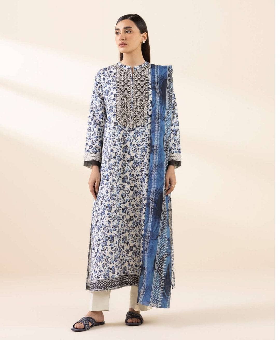 img_sapphire_lawn_awwal_boutique