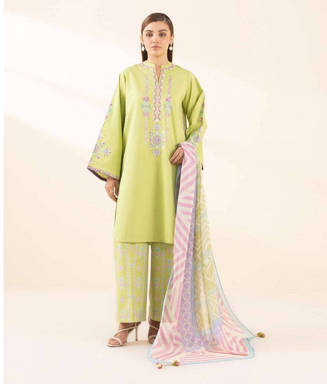 img_sapphire_lawn_awwal_boutique