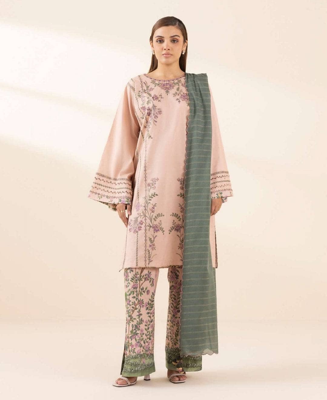 img_sapphire_lawn_awwal_boutique