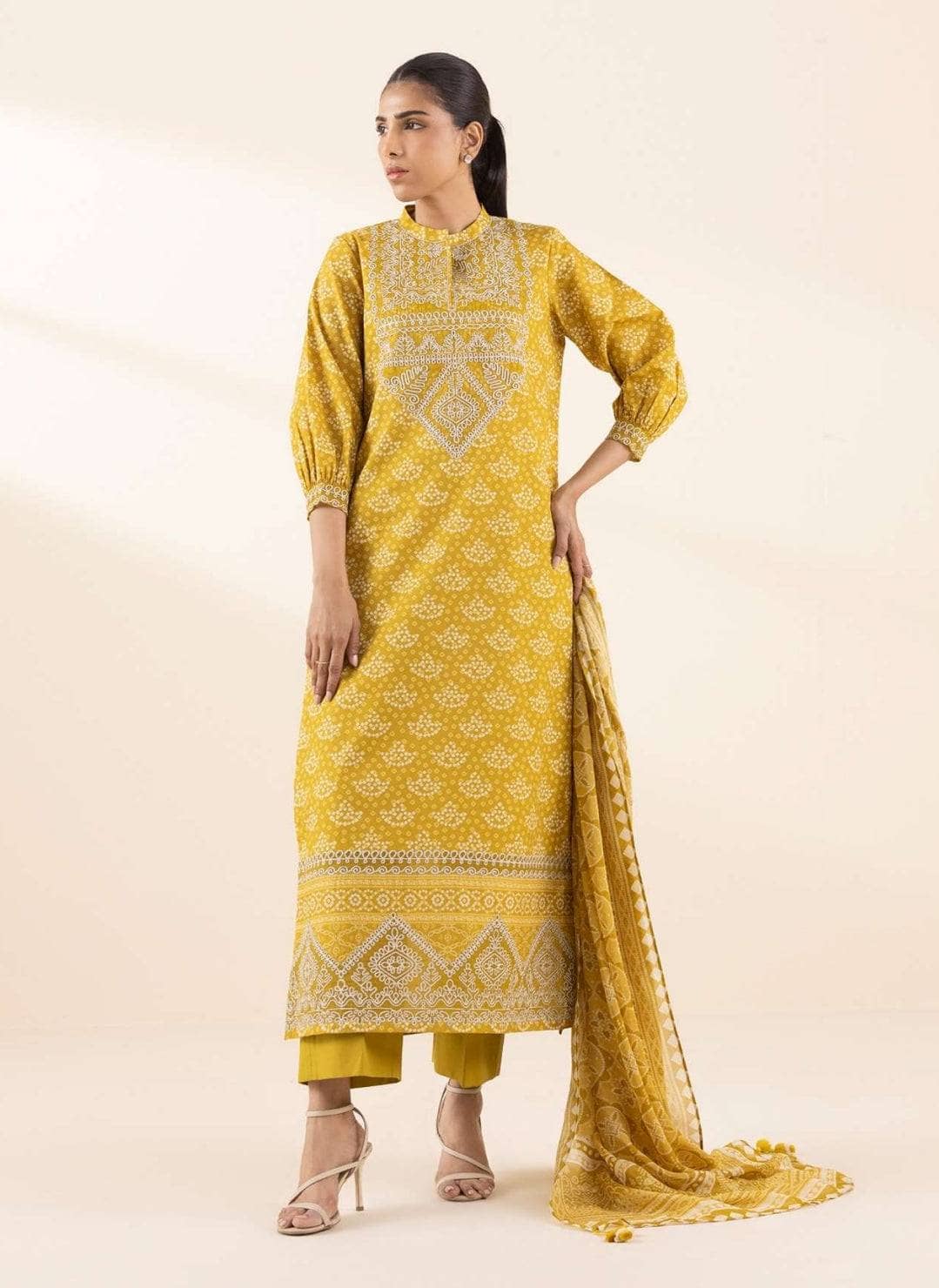 img_sapphire_lawn_awwal_boutique