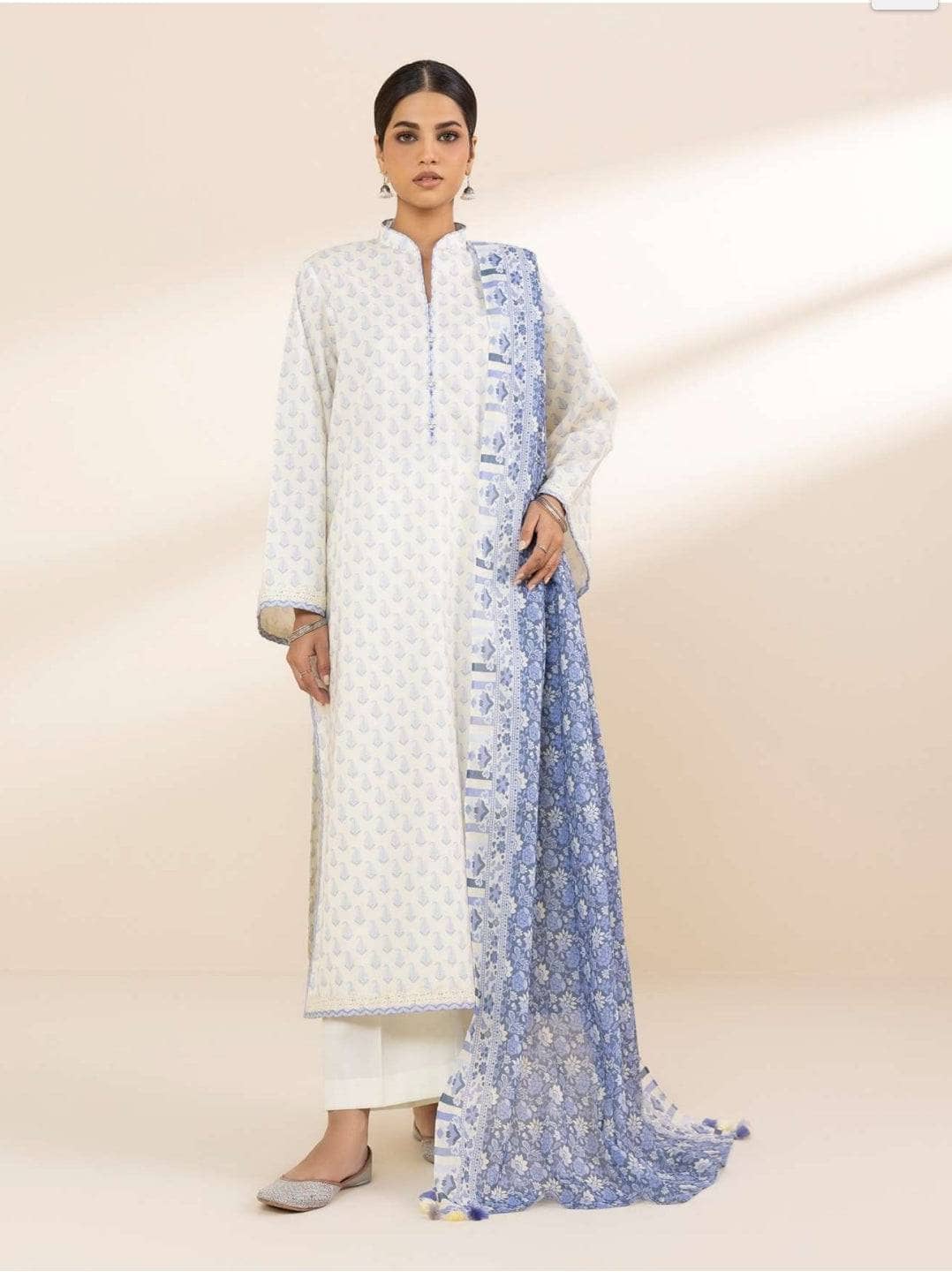 img_sapphire_lawn_awwal_boutique