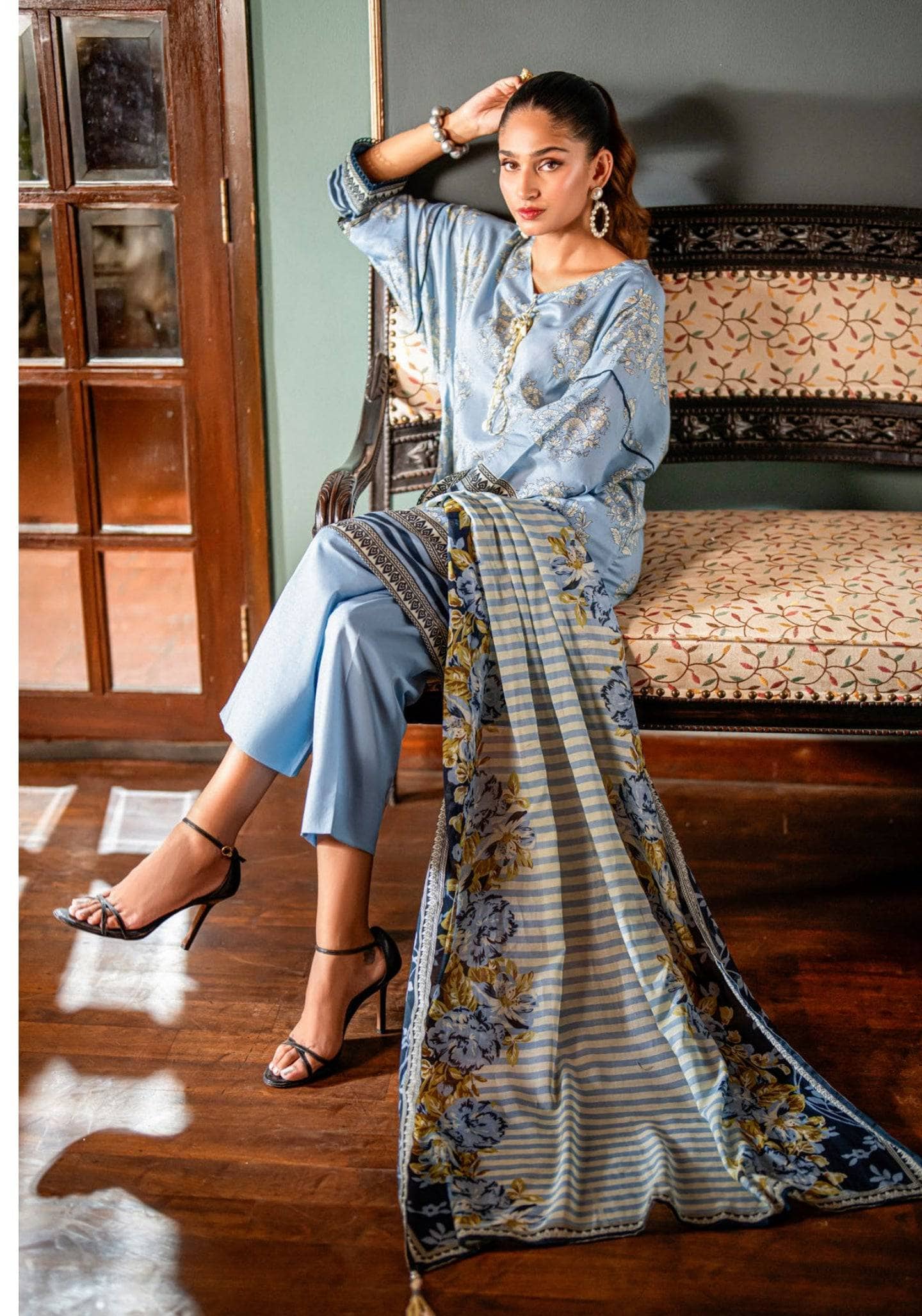 img_gul_ahmed_rang_saaz_awwa_boutique