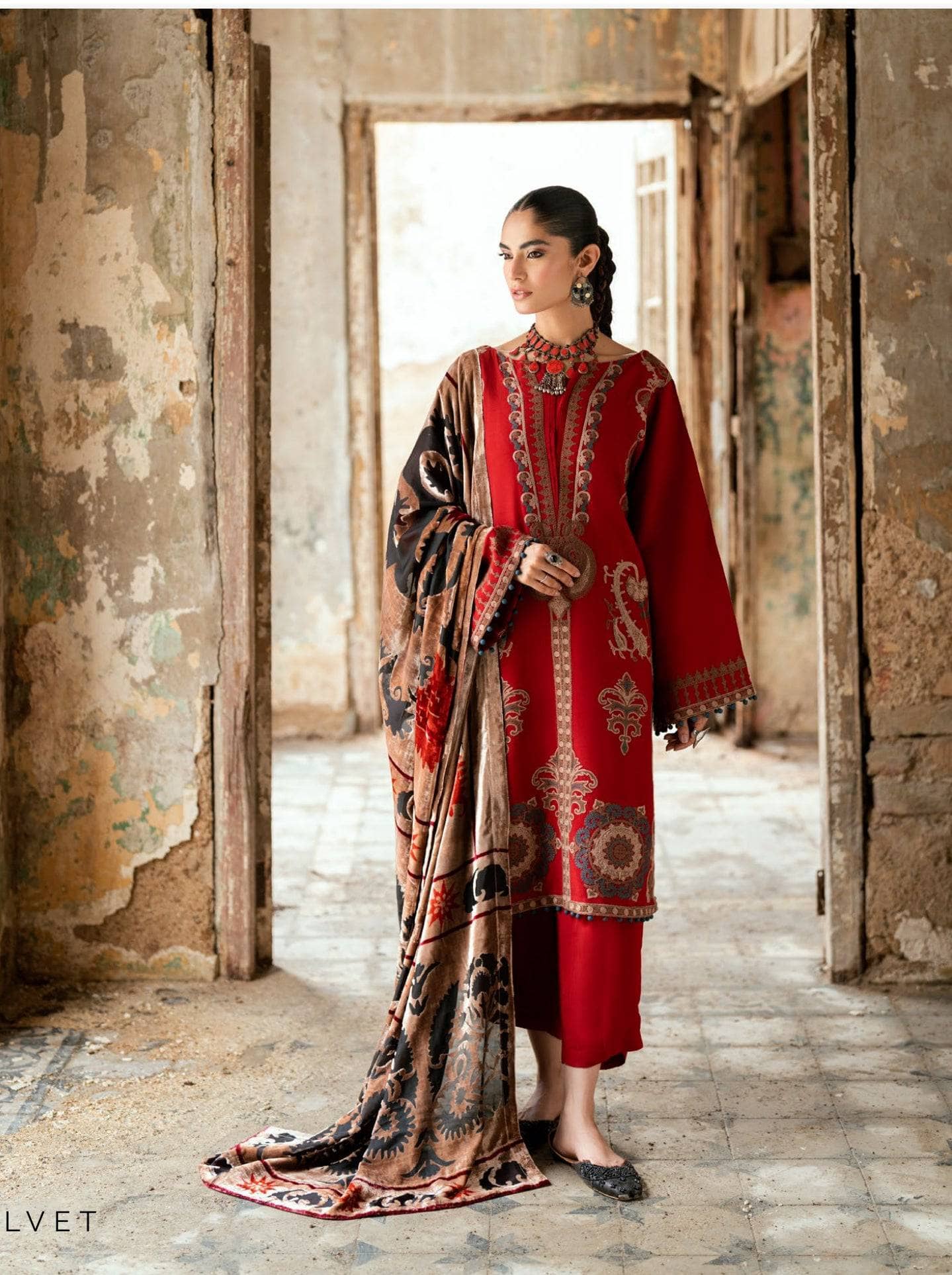 img_gul_ahmed_luxe_winter_awwal_boutique