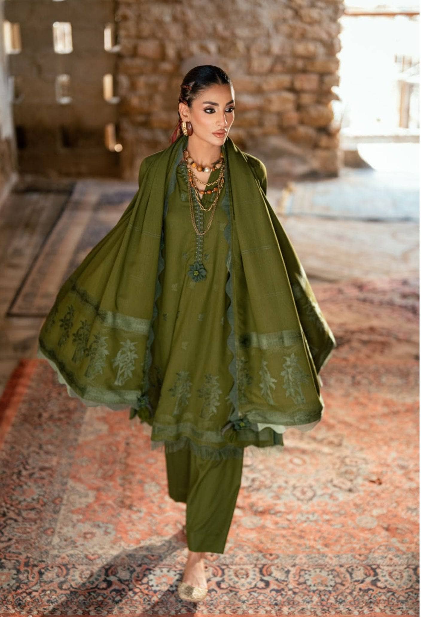 img_gul_ahmed_luxe_winter_awwal_boutique