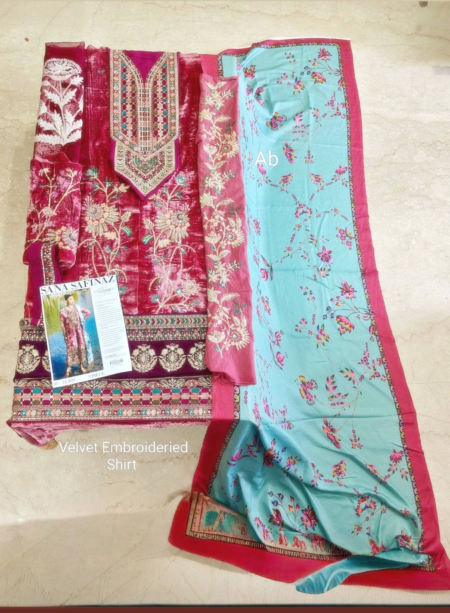 img_sana_safinaz_winter_shawls_velvet_awwal_boutique