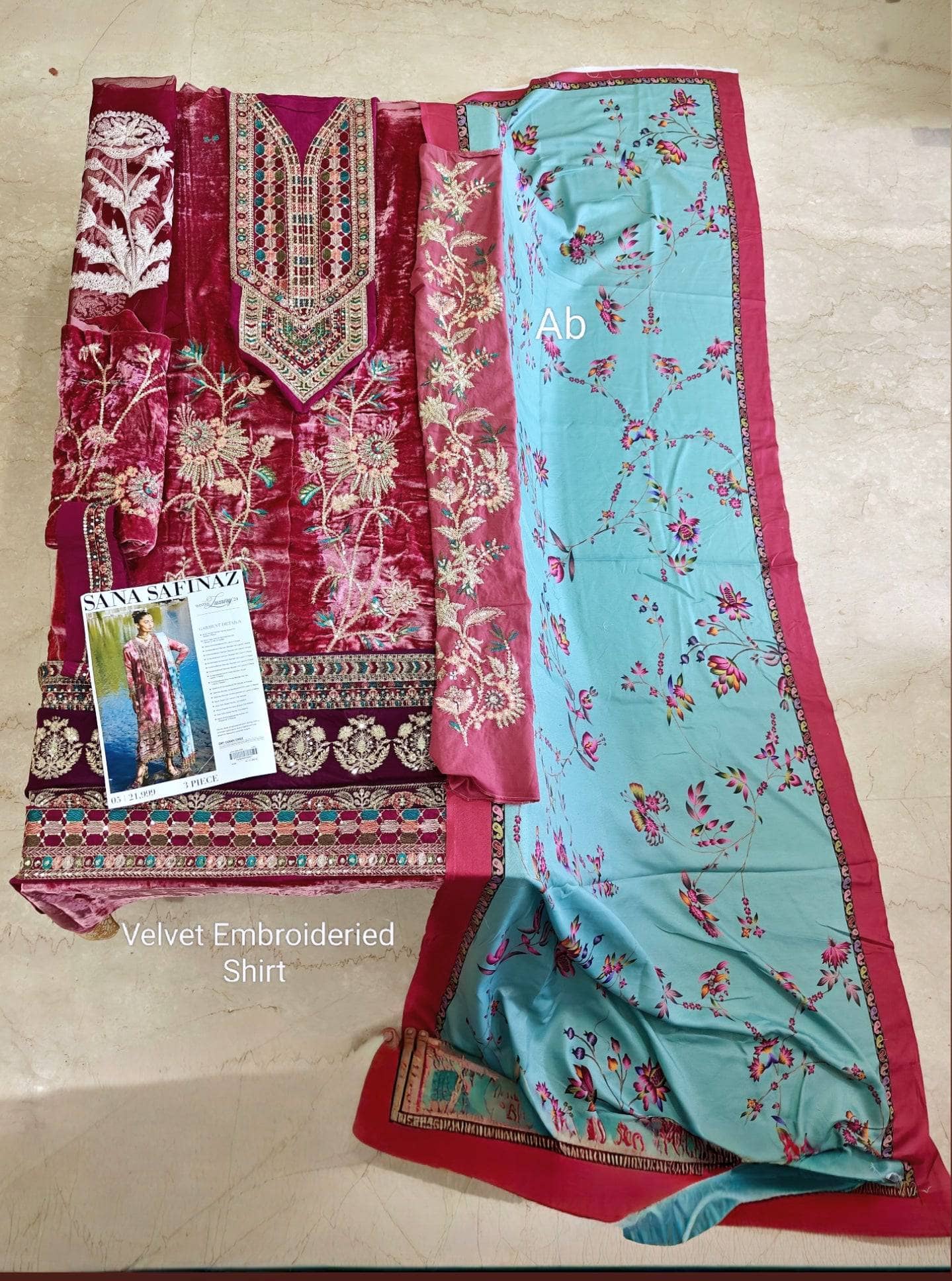 img_sana_safinaz_winter_shawls_velvet_awwal_boutique