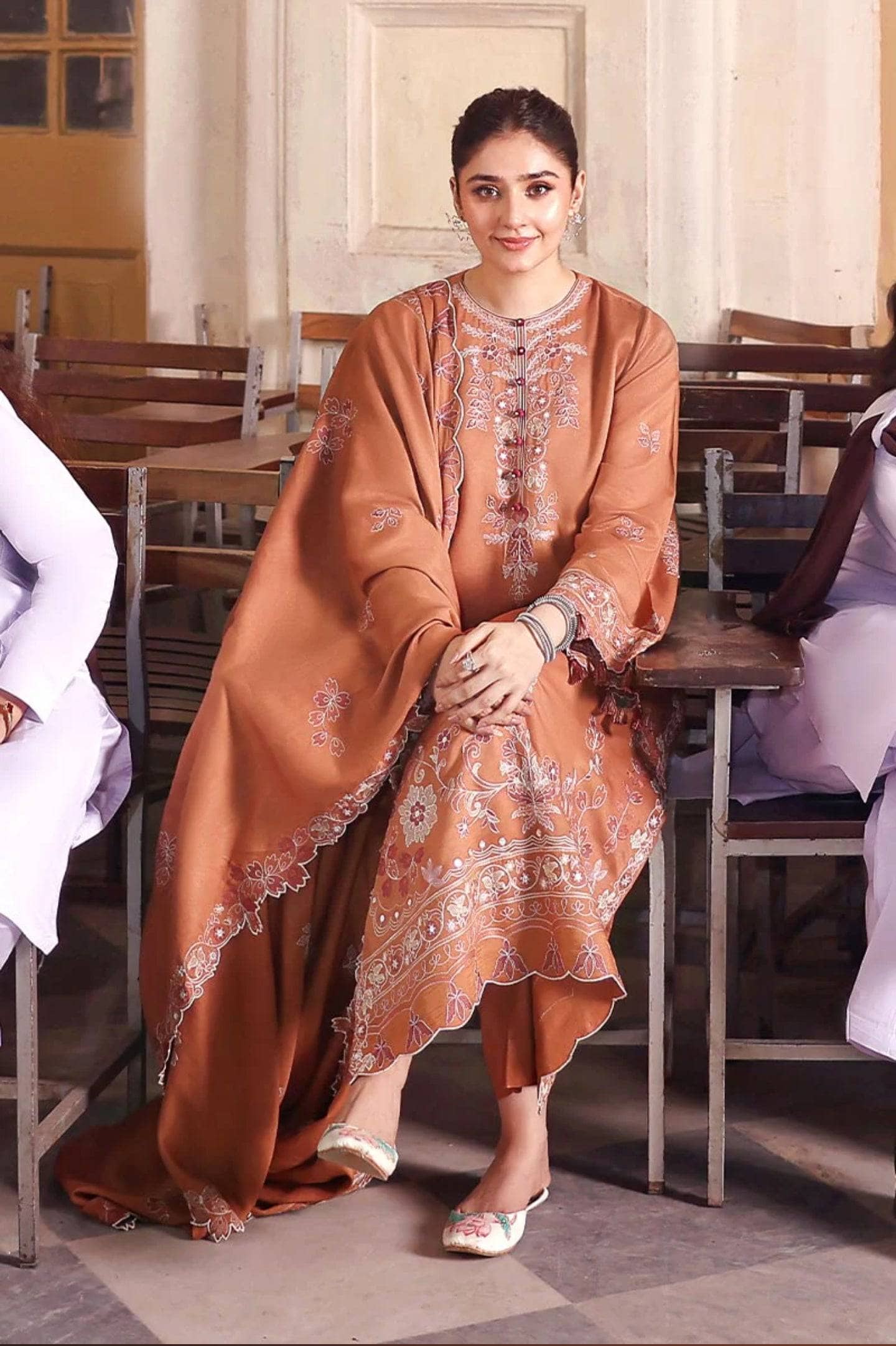 img_cross_stitch_khaddar_awwal_boutique