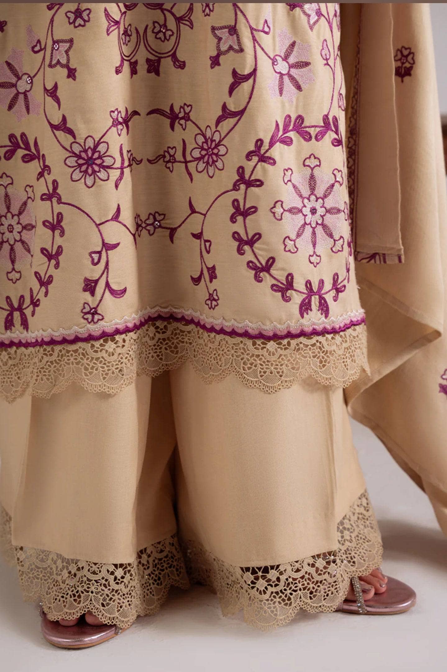 Cross Stitch Linen/Fawn Radiance/Beige