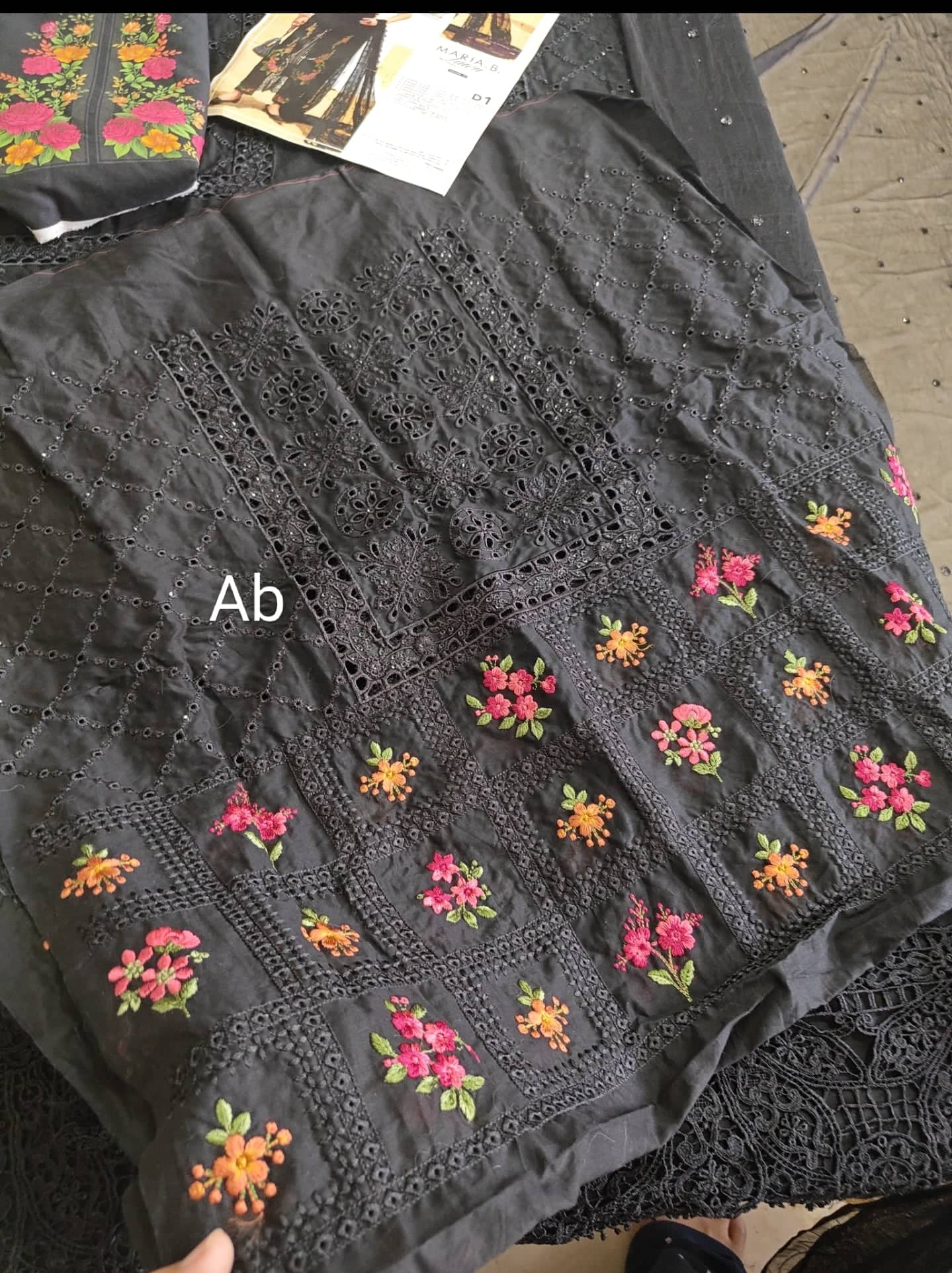 Open Pic/Maria B Luxury Lawn 25/Vol 2/D