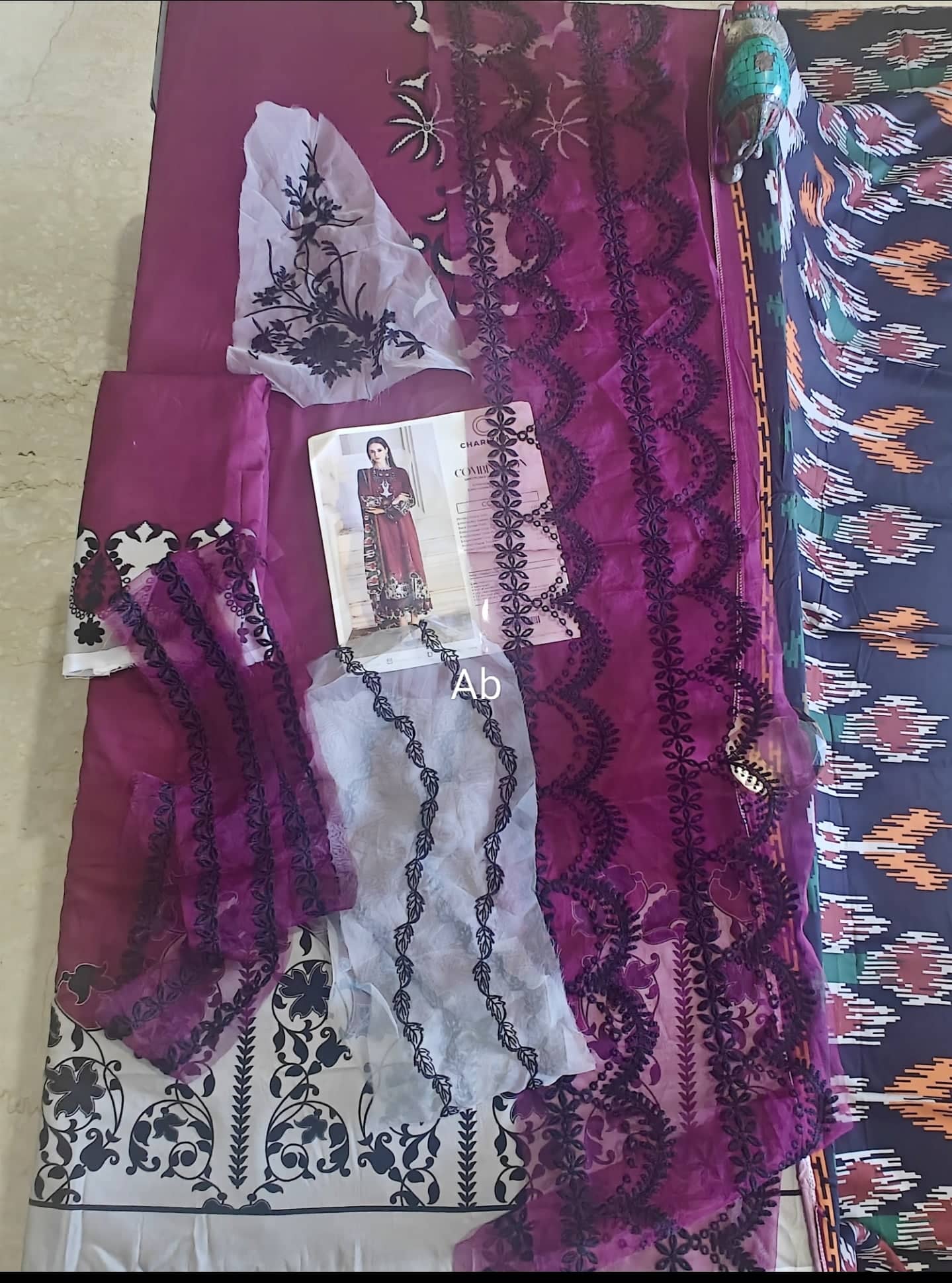 Open Pic/Embroideried Irish Linen Shawl