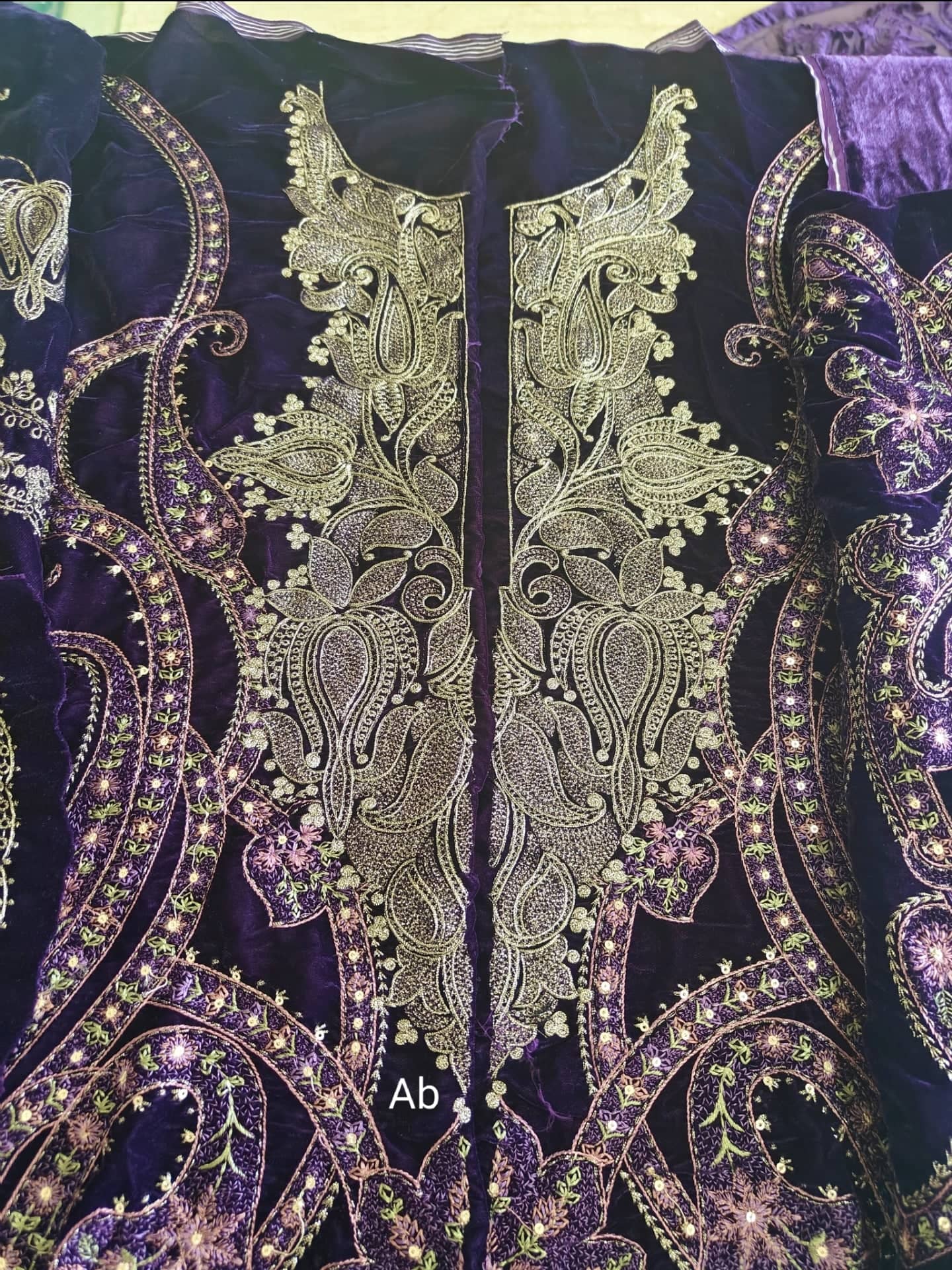 Open Pic/Maria B Winter Luxe 25/Embroideried Velvet Suit/Velvet Palachi Shawl/11/Dark Purple