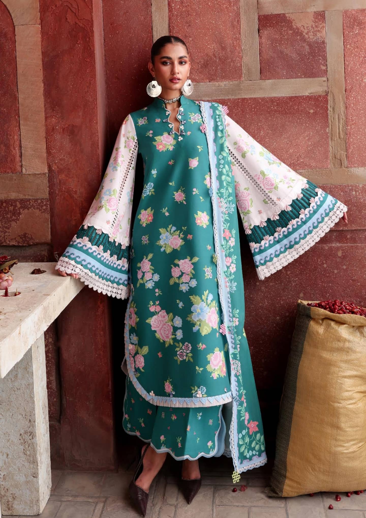 ing_republic_womens_wear_niomi_awwal_boutique