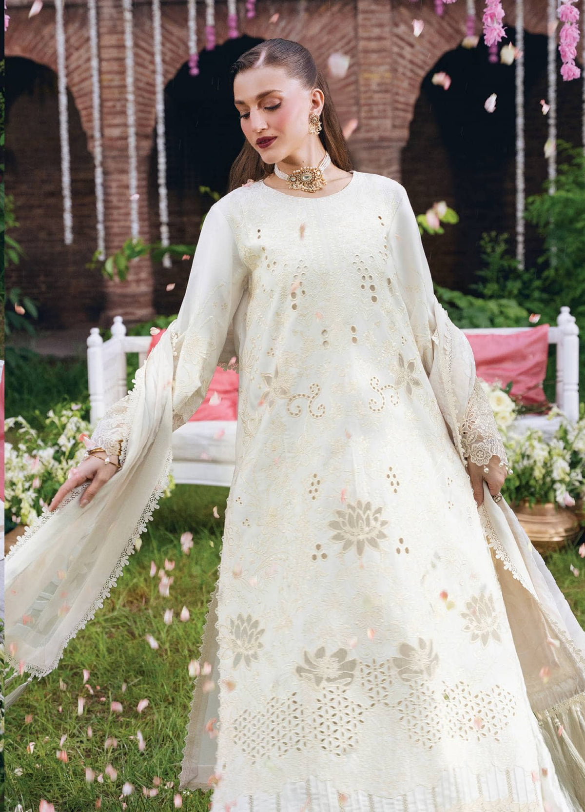 Mahnur Amelia Luxury Winter 26/Velvet Palachi Shawl/Corduroy/Ethereal Ivory/AM 13
