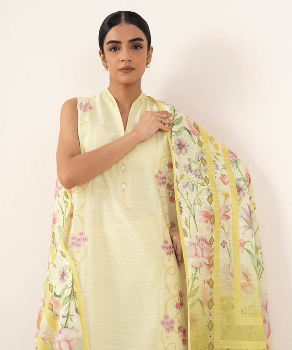 img_sapphire_winter_awwal_boutique