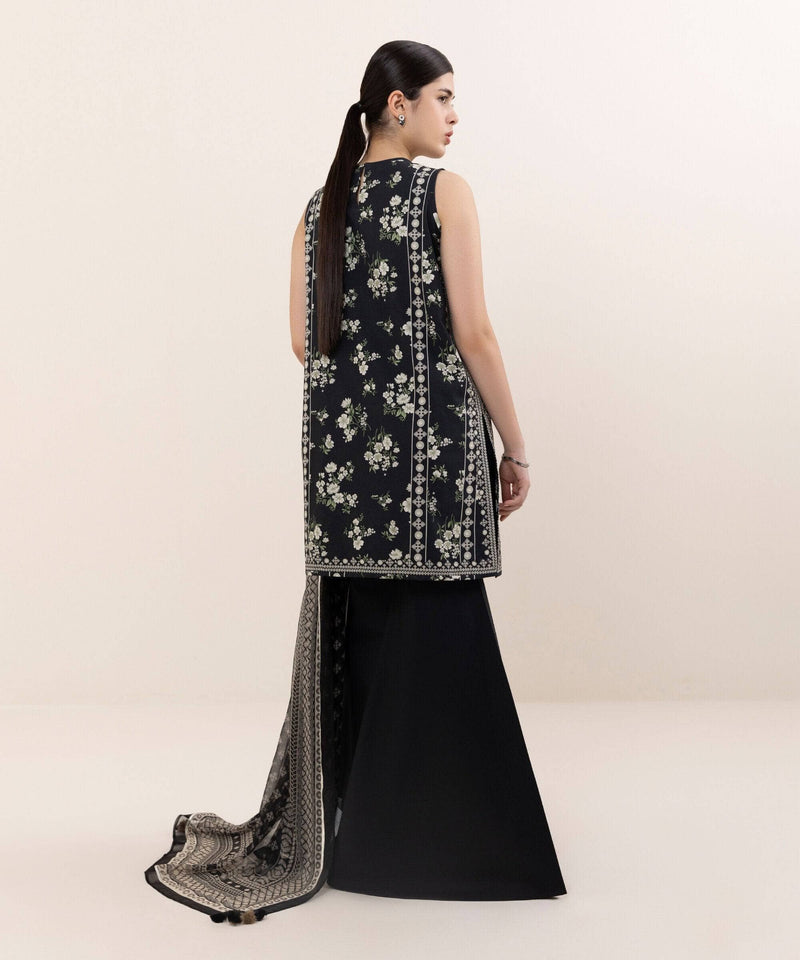 Restocked/Sapphire Intermix 25/Vol 2/Embroideried Cotton Suit/Black Off White