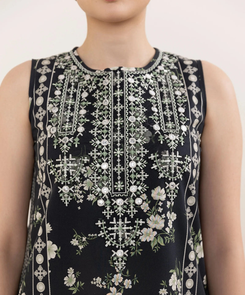 Restocked/Sapphire Intermix 25/Vol 2/Embroideried Cotton Suit/Black Off White