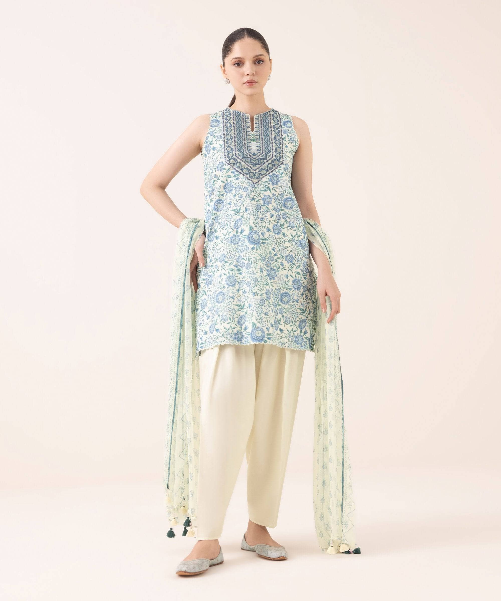 img_sapphire_intermix_awwal_boutique