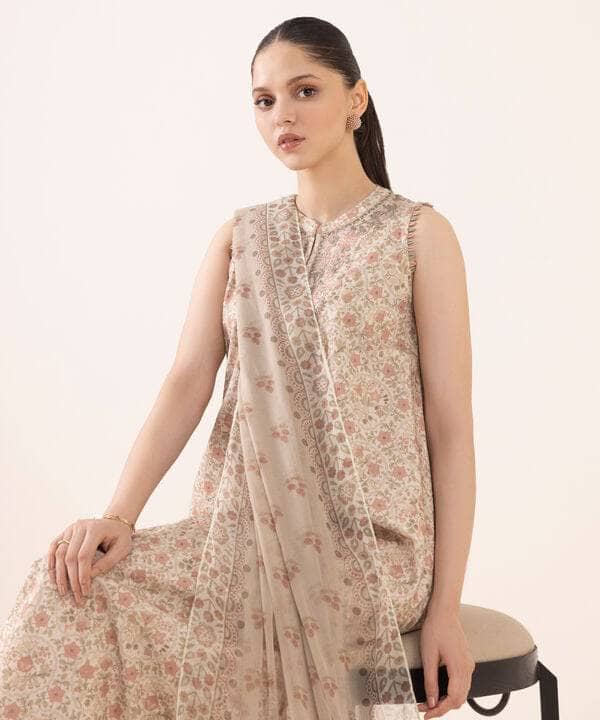 img_sapphire_intermix_lawn_awwal_boutiue