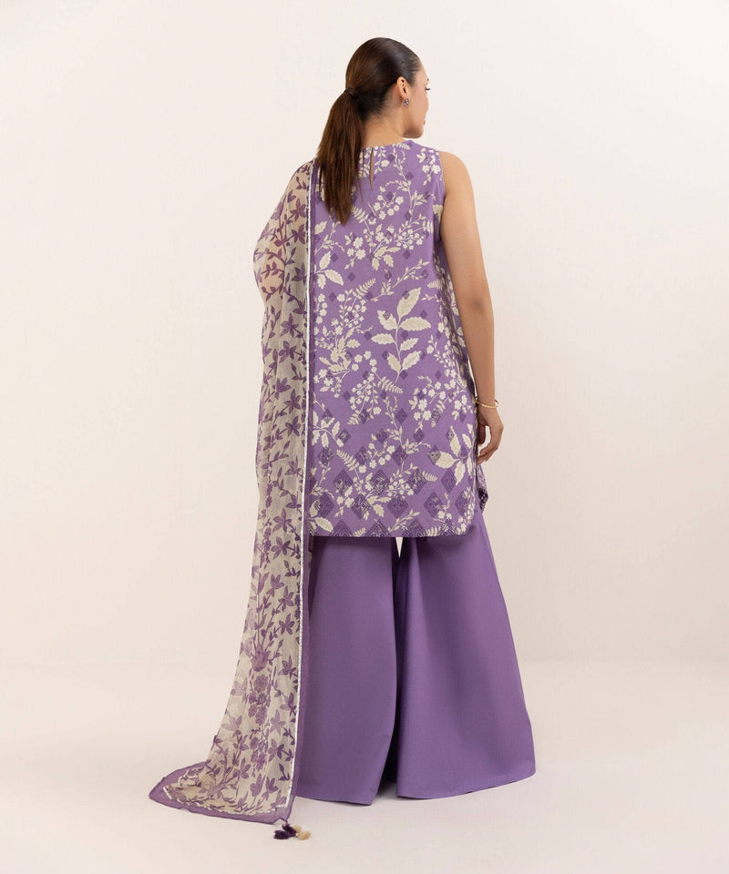 img_Sapphire_lawn_intermix_awwal_boutique