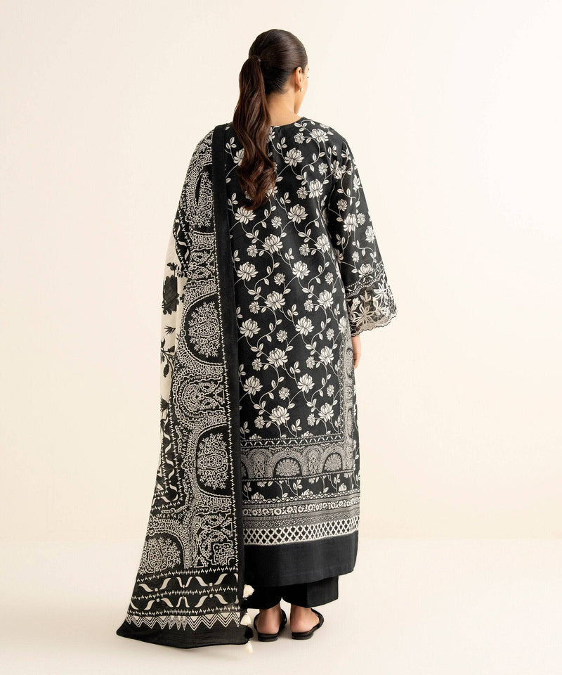 Sapphire Fall Winter 25/Embroideried Khaddar Suit/U3PEDY25V810