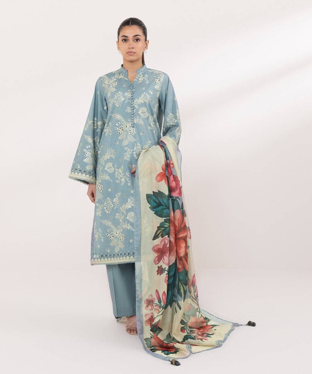 img_sapphire_intermix_awwal_boutique