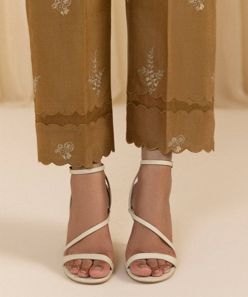 img_sapphire_velvet_suit_awwal_boutique