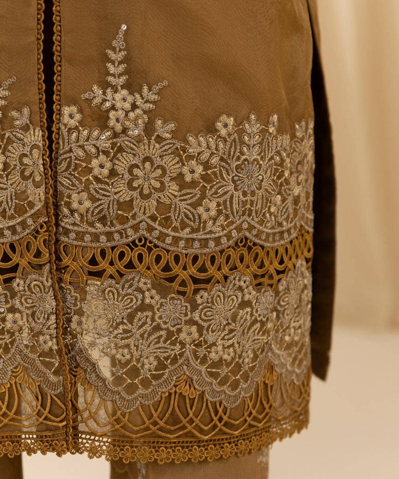 img_sapphire_velvet_suit_awwal_boutique