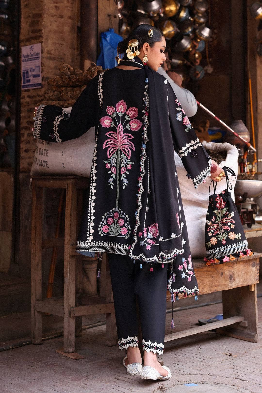 img_zaha_lawn_awwal_boutique