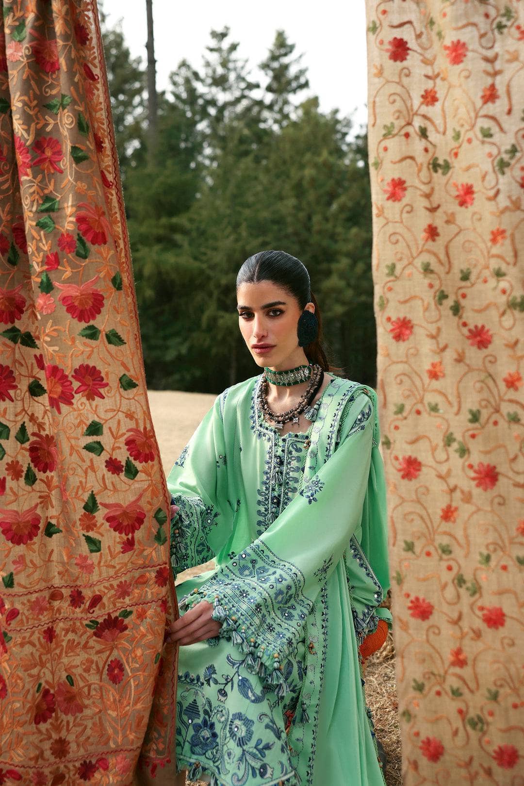 img_zaha_festive_lawn_neelum_awwal_boutique