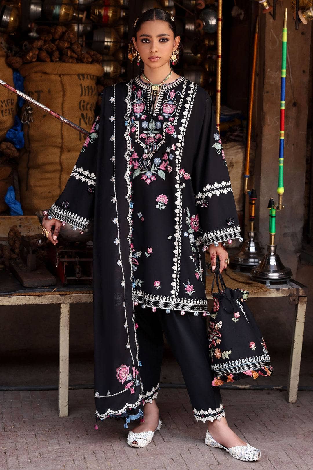 img_zaha_lawn_awwal_boutique