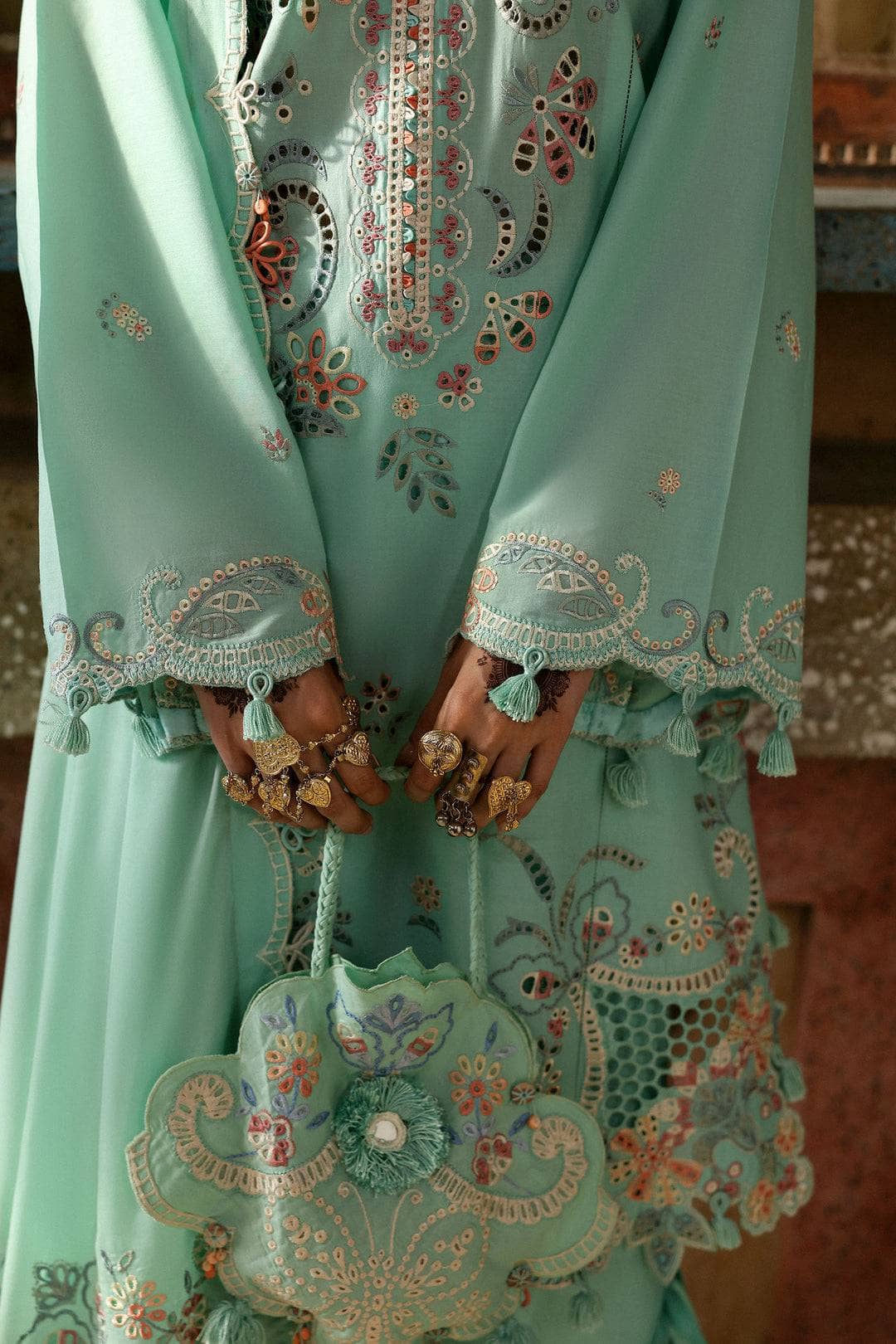 img_zaha_lawn_awwal_boutique