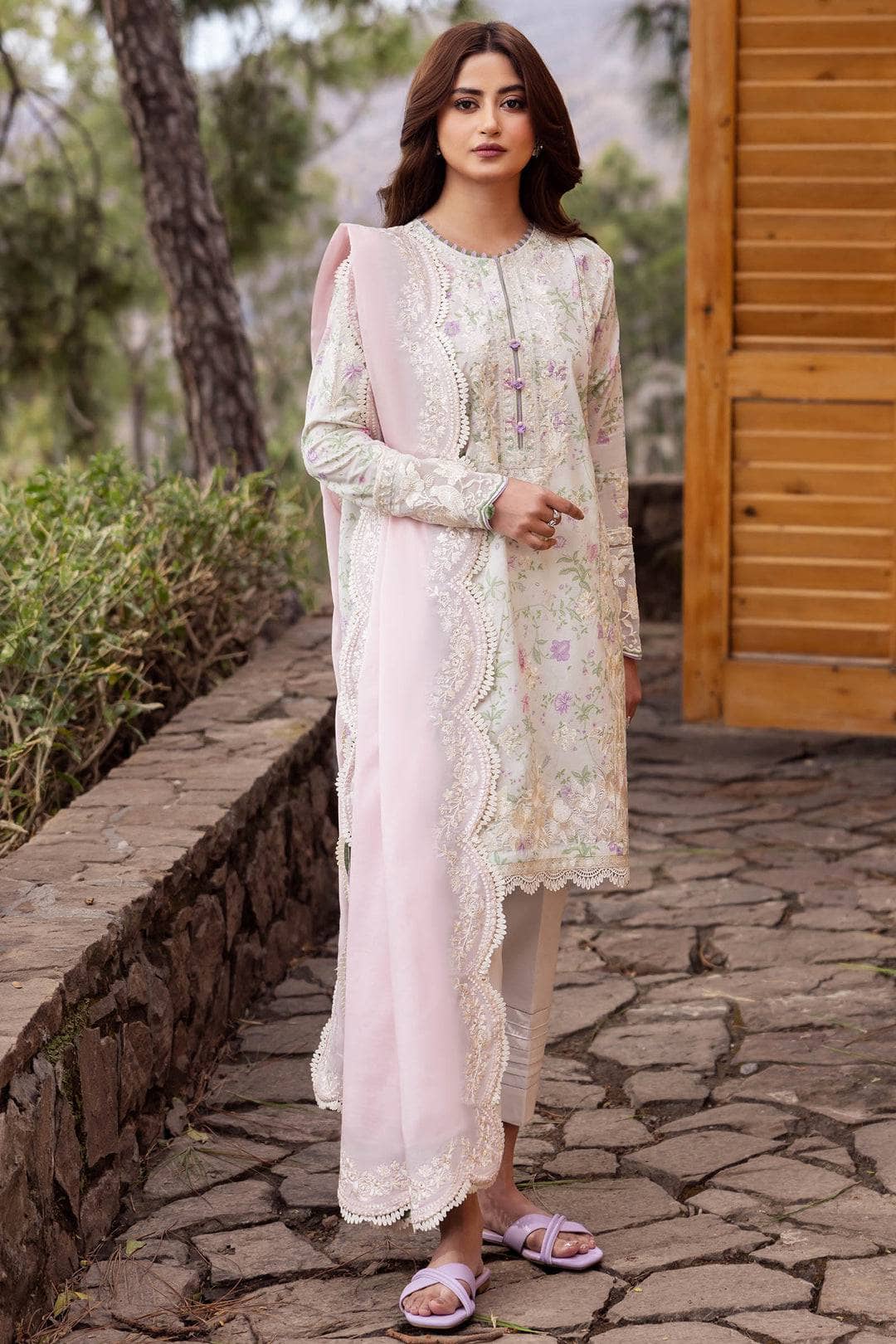 img_zaha_lawn_24_awwal_boutique