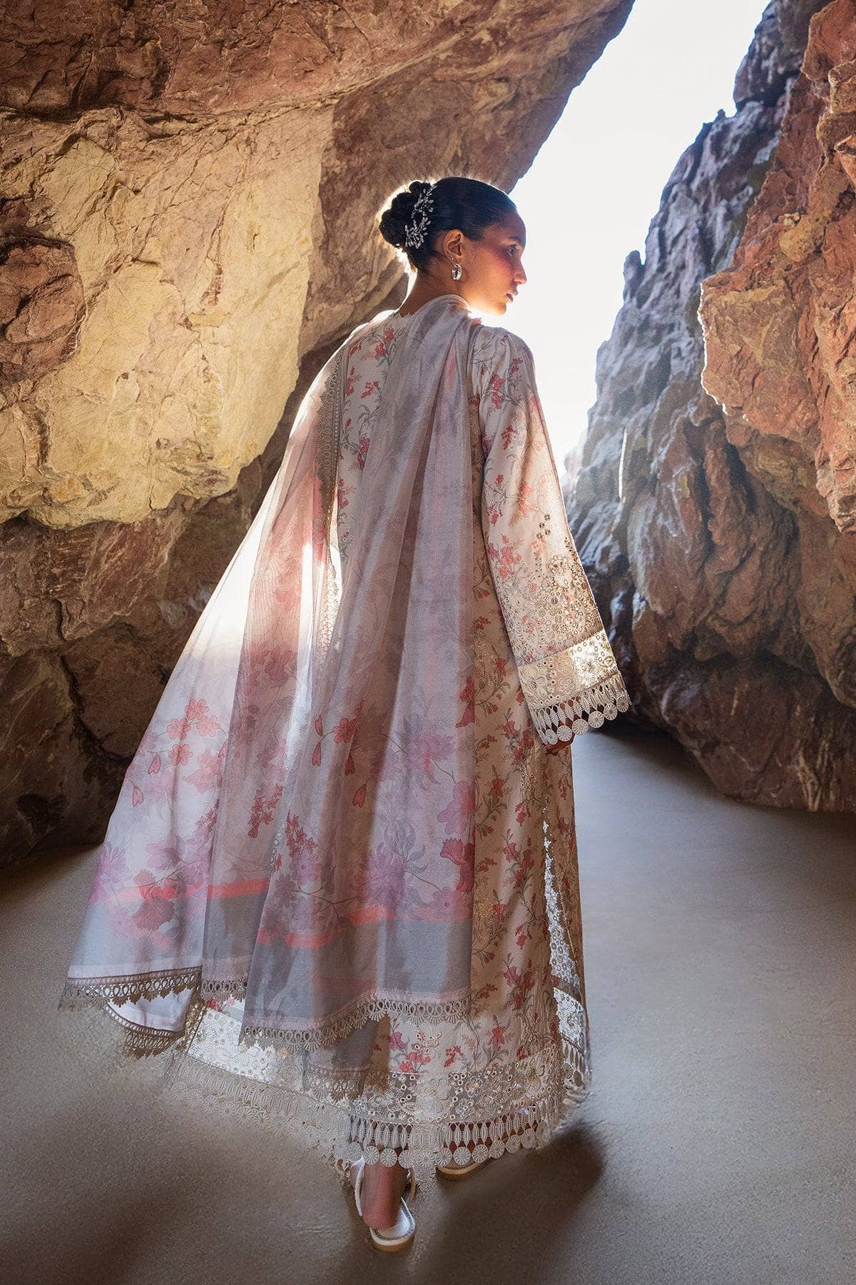 img_afrozeh_lawn_awwal_boutique