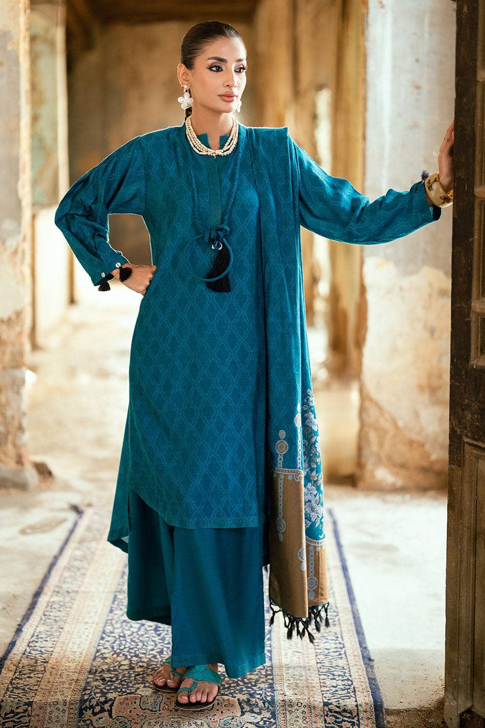 img_gul_ahmed_luxe_winter_awwal_boutique