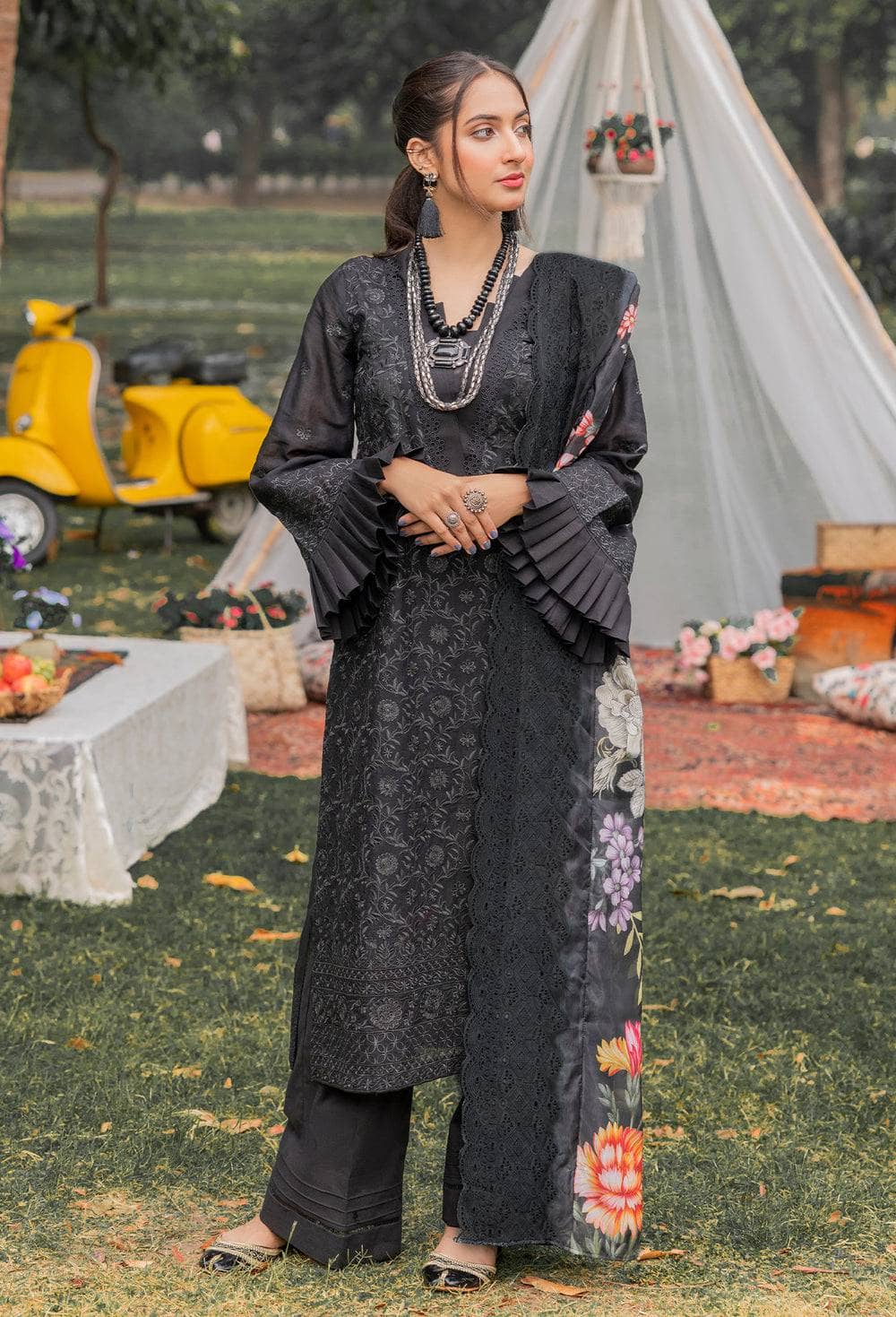 img_adans_libas_chikankari_lawn_23_awwal_boutique