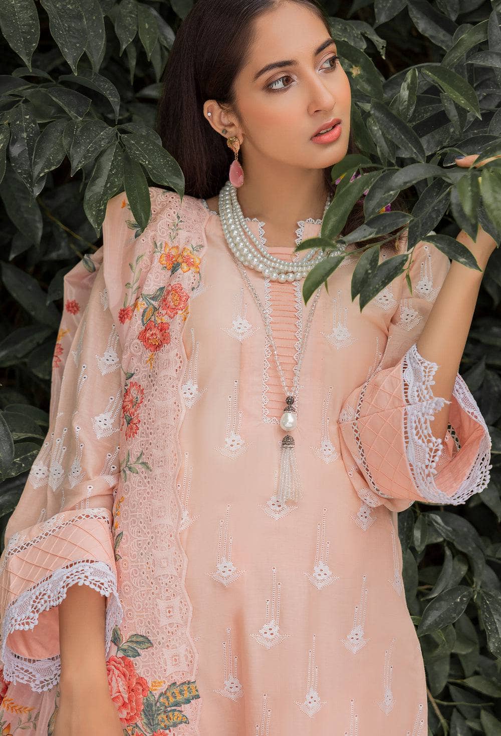 img_adans_libas_chikankari_lawn_23_awwal_boutique