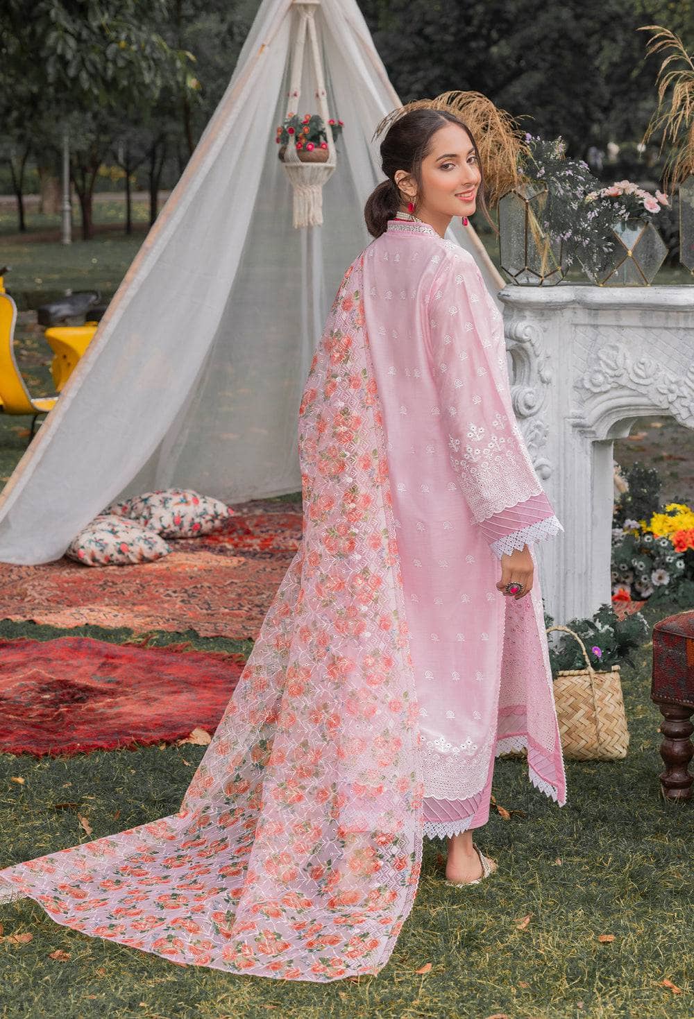 img_adans_libas_chikankari_lawn_23_awwal_boutique