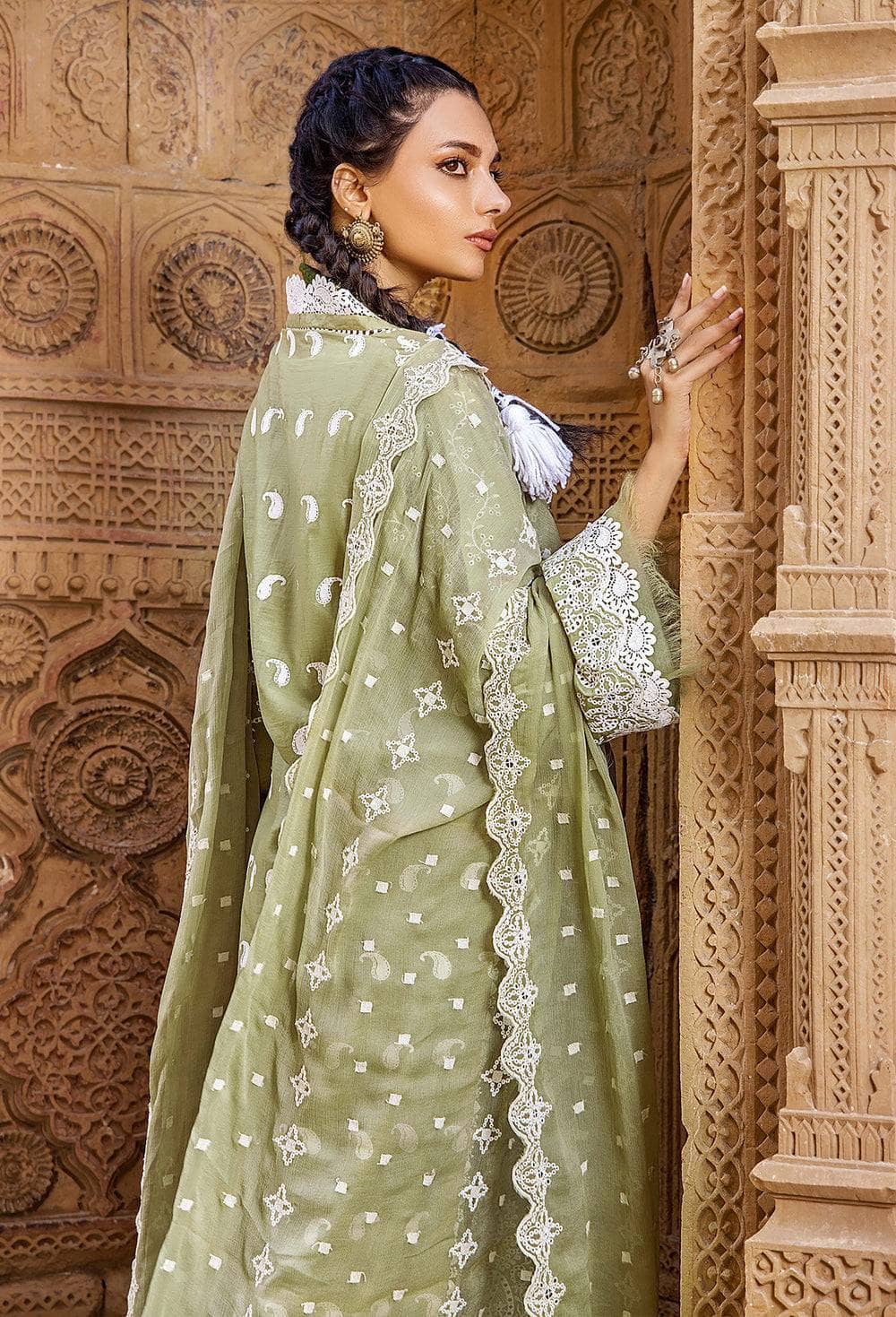 img_adans_libas_chikankari_schiffli_lawn_awwal_boutique