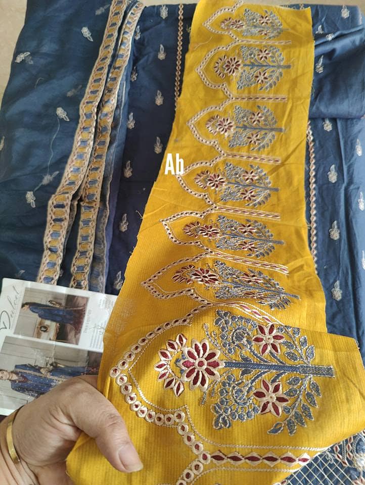 img_open_pic_ramsha_andaz_lawn_23_awwal_boutique