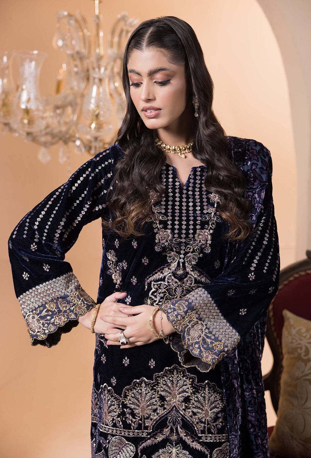 img_adans_libas_velvet_palachi_shawl_awwal_boutique