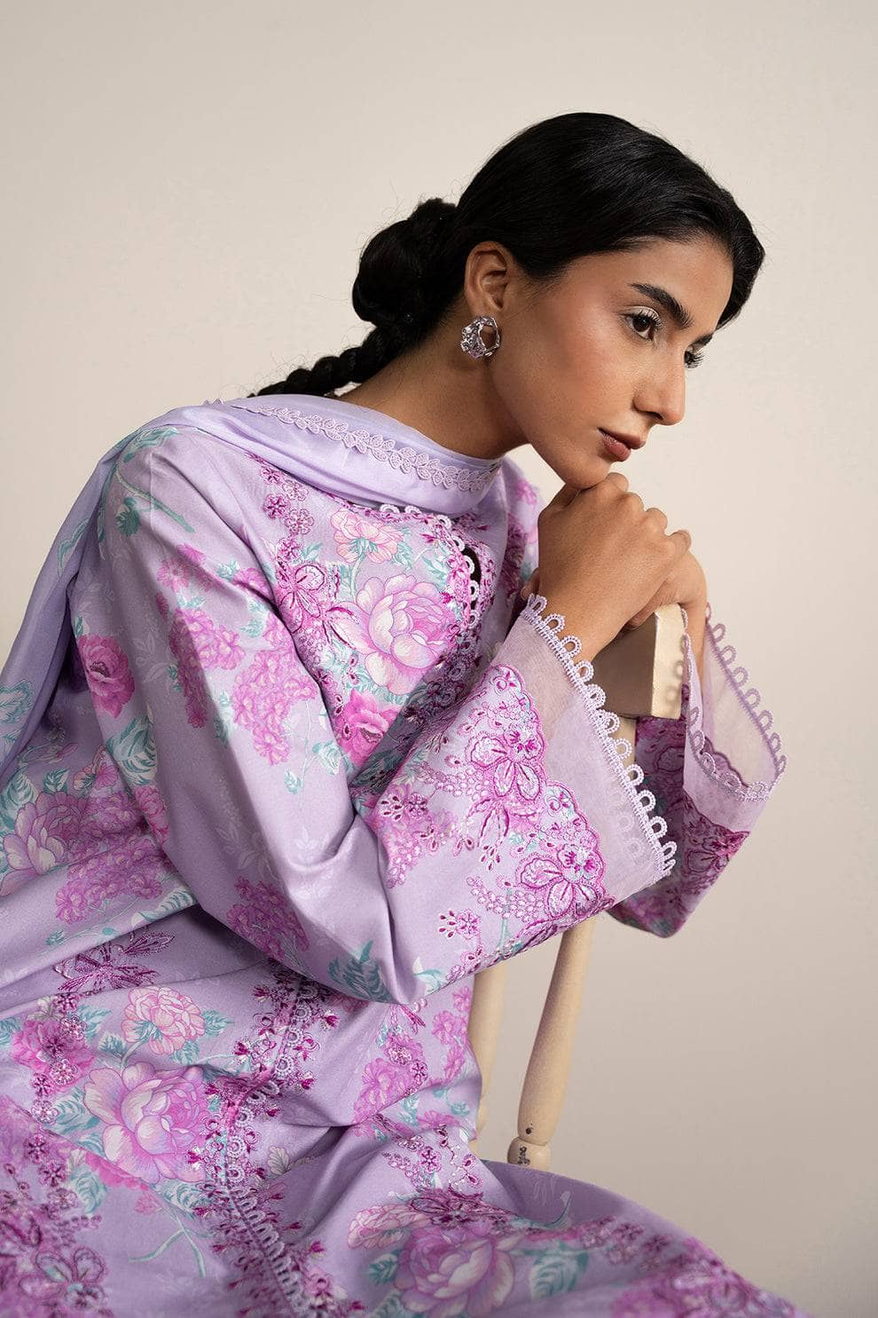 img_afrozeh_ayzel_bare_minimum_awwal_boutique