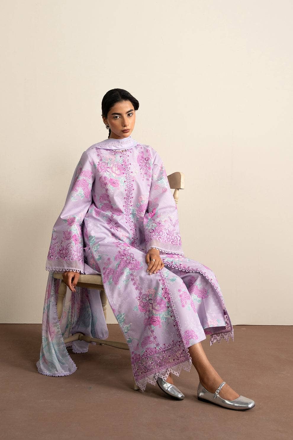 img_afrozeh_ayzel_bare_minimum_awwal_boutique