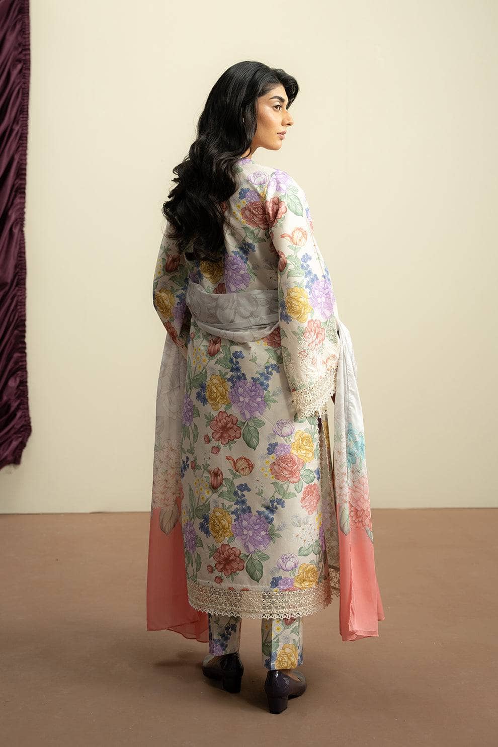 img_afrozeh_ayzel_bare_minimum_awwal_boutique