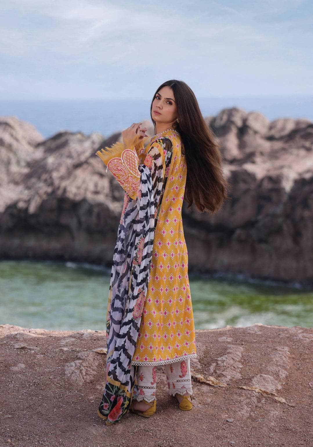 img_ayzel_lawn_24_awwal_boutique