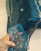img_afrozeh-divani_silk_edit_awwal_boutique