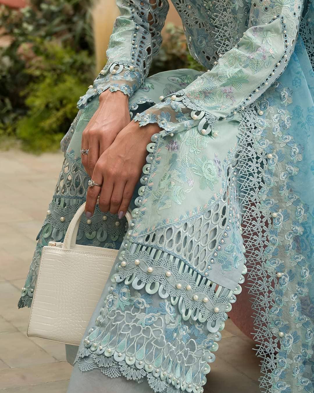 img_afrozeh_painted_garden_lawn_awwal_boutique