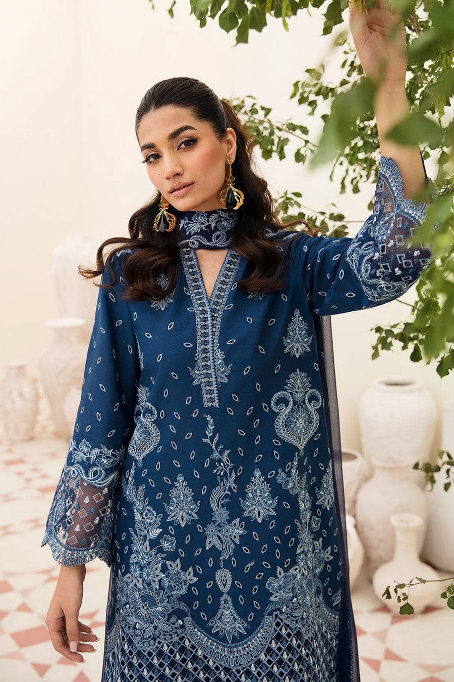 img_afrozeh_chikankari_lawn_23_awwal_boutique