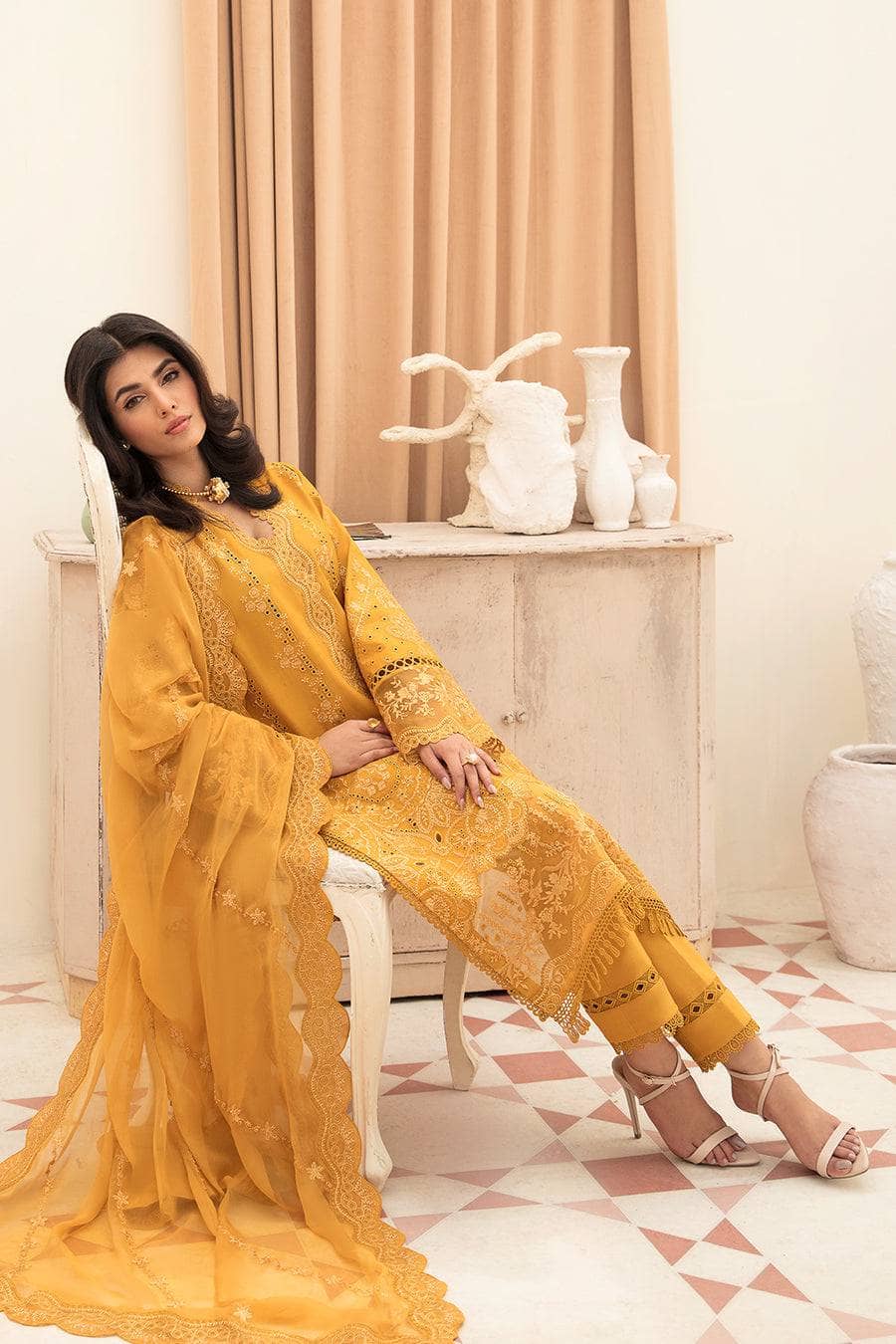 img_afrozeh_chikankari_lawn_23_awwal_boutique