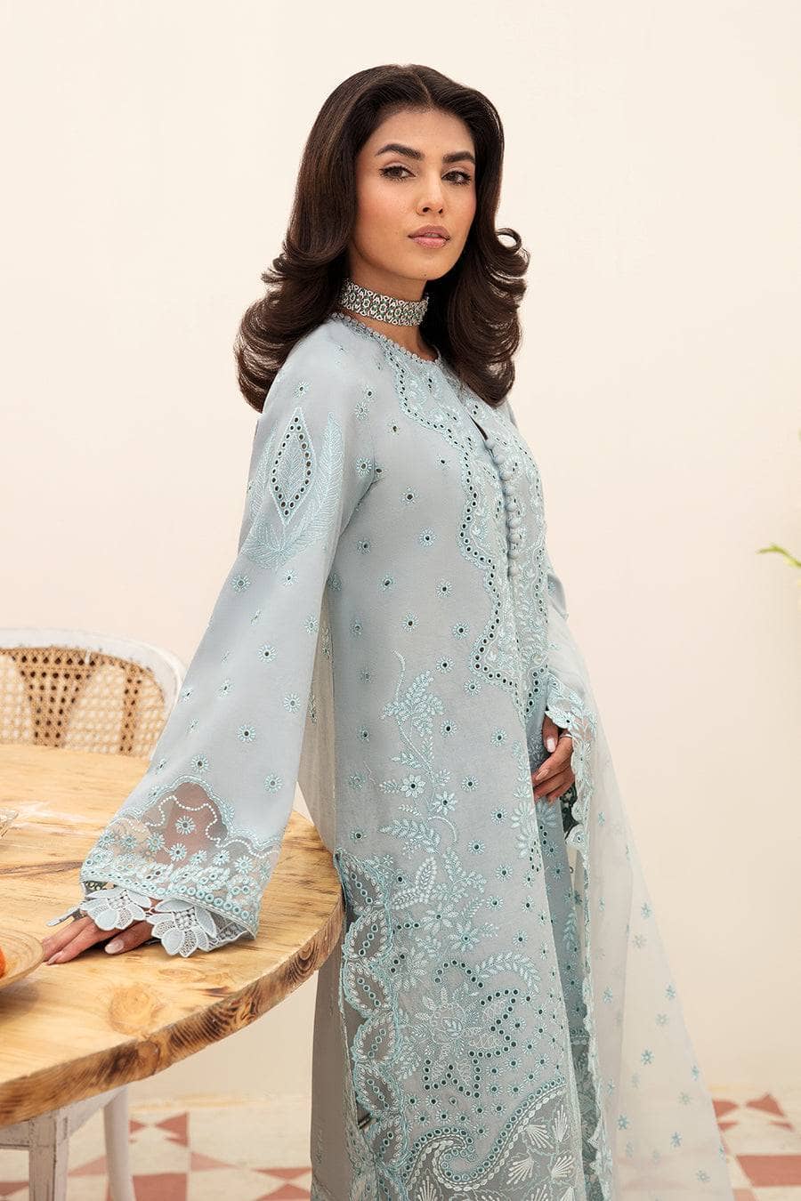 img_afrozeh_chikankari_lawn_23_awwal_boutique