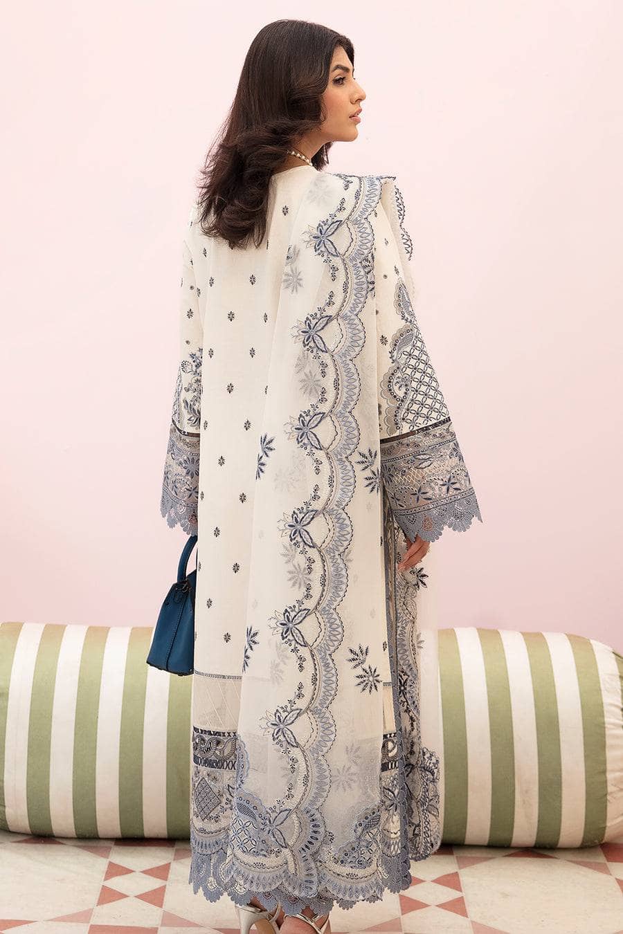 img_afrozeh_chikankari_lawn_23_awwal_boutique